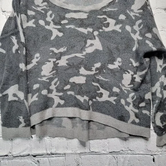 Acrobat Wool Blend Camo Gray Cropped Sweater Size M/L